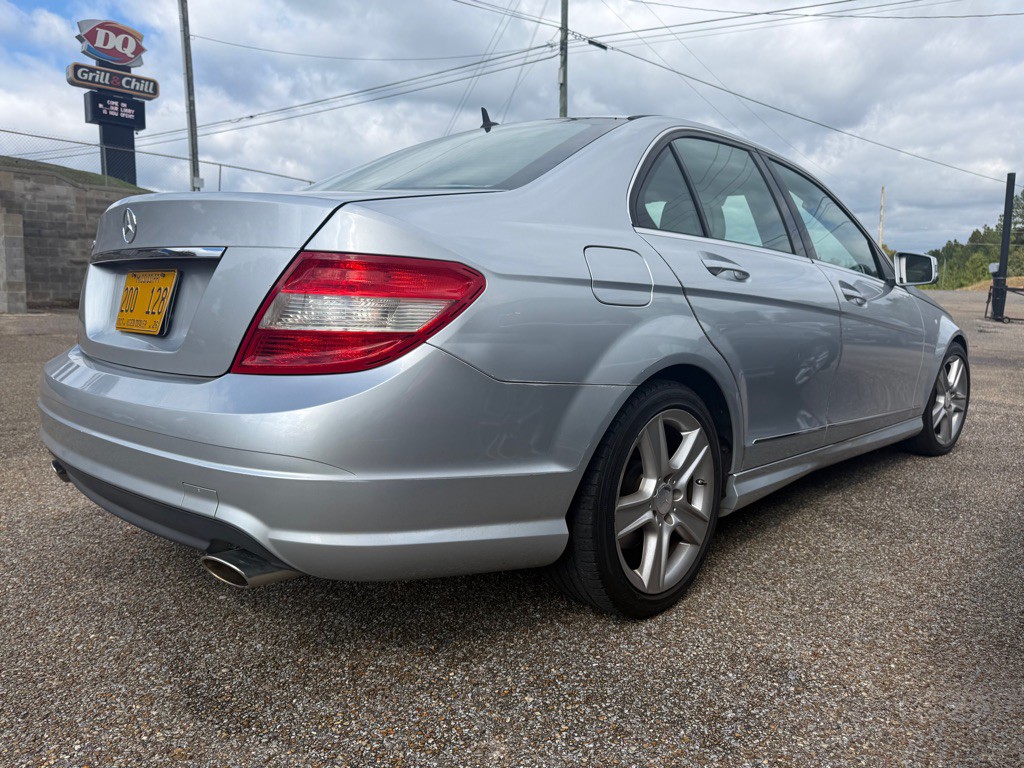 2010 Mercedes-Benz C-Class Image 4