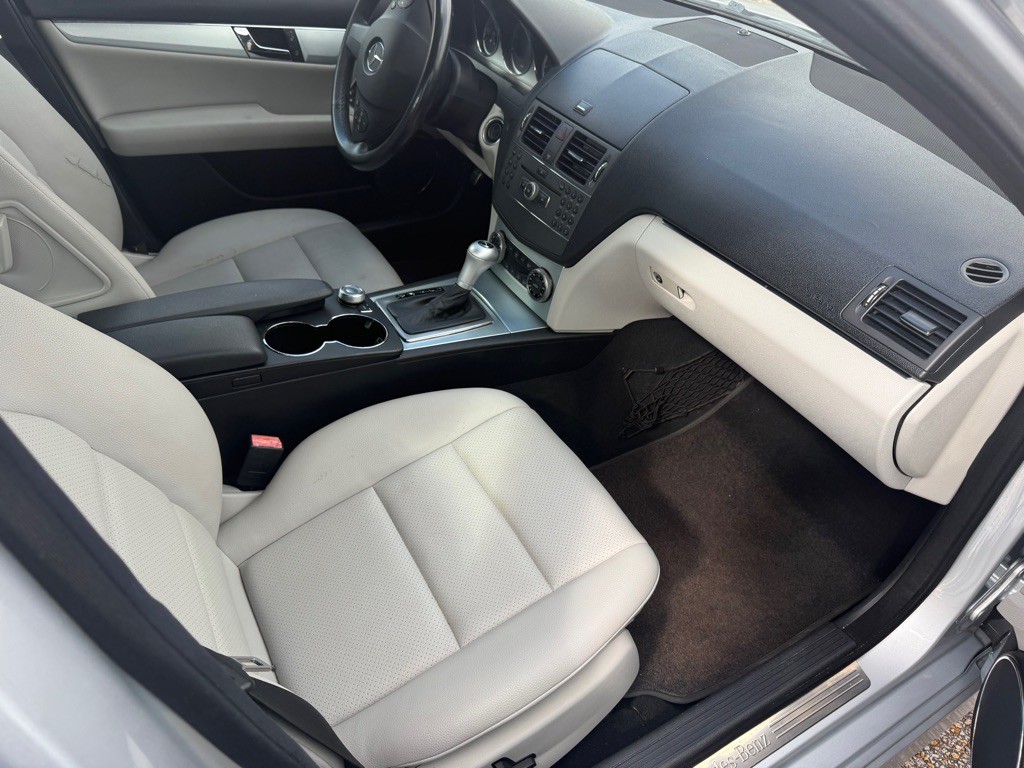 2010 Mercedes-Benz C-Class Image 5