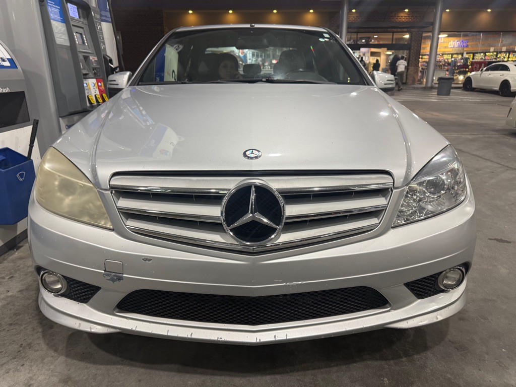 2010 Mercedes-Benz C-Class Image 11