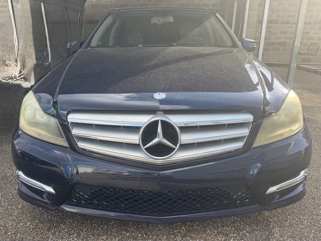 2012 Mercedes-Benz C-Class Image 2