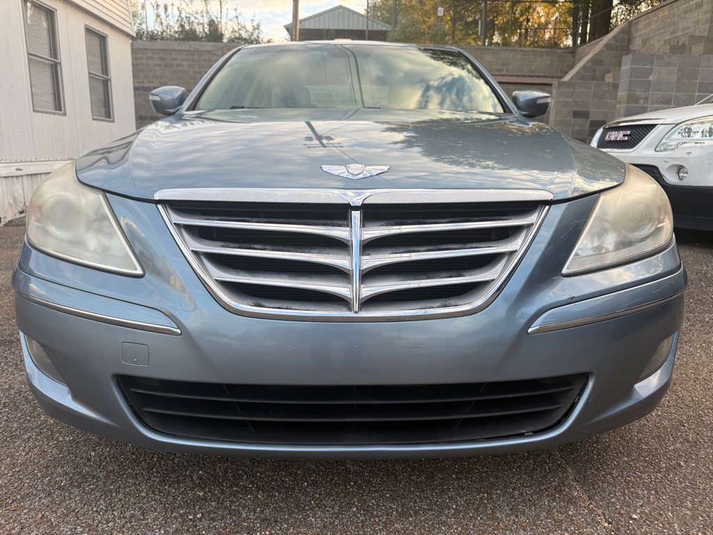 2010 Hyundai Genesis Image 2