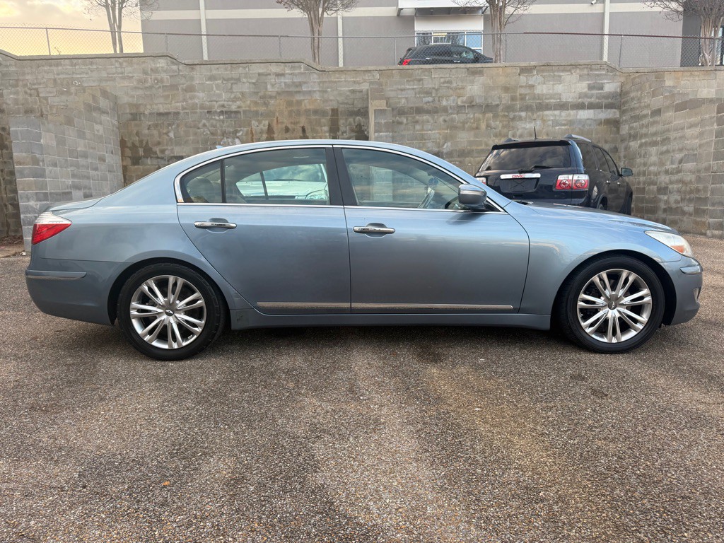 2010 Hyundai Genesis Image 4
