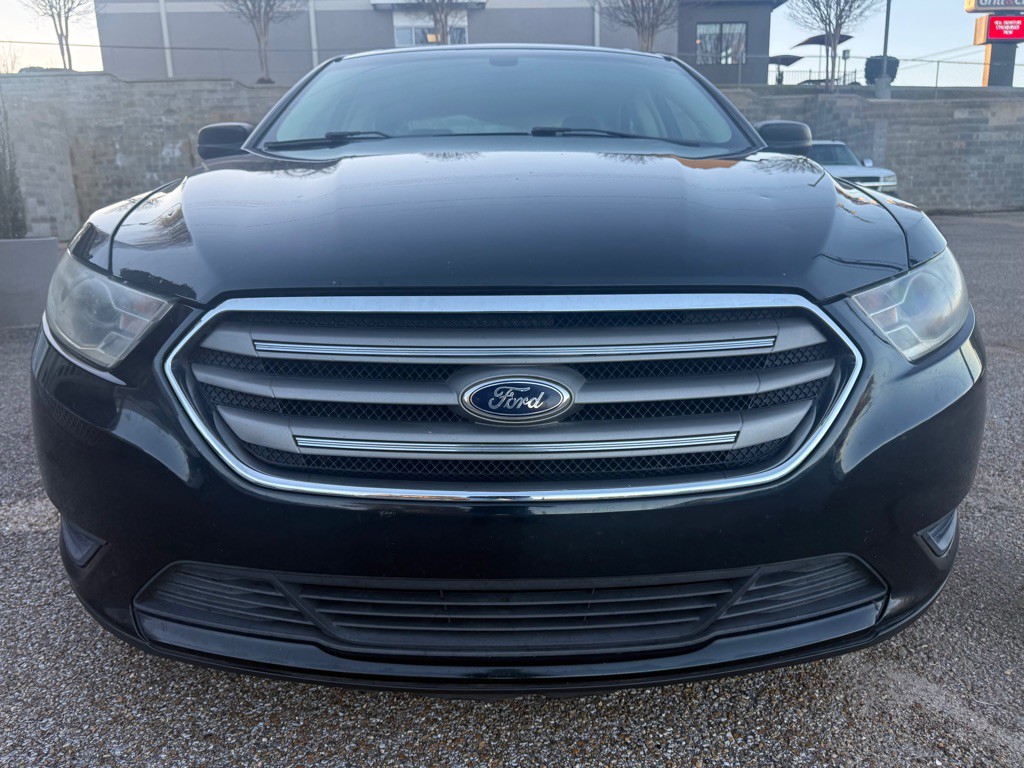 2014 Ford Taurus Image 2