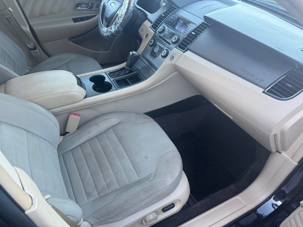 2014 Ford Taurus Image 8