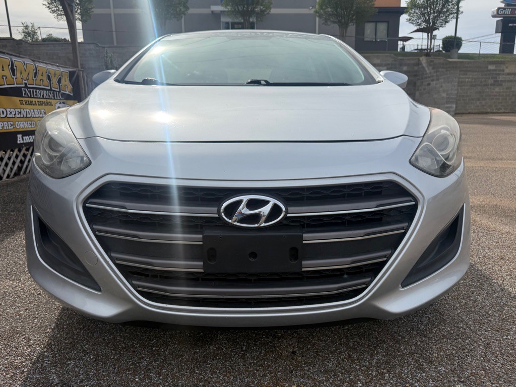 2016 Hyundai Elantra Image 2