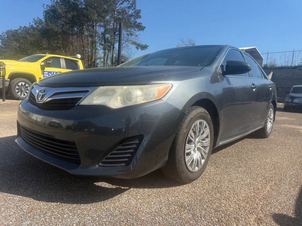2012 Toyota Camry Image 1