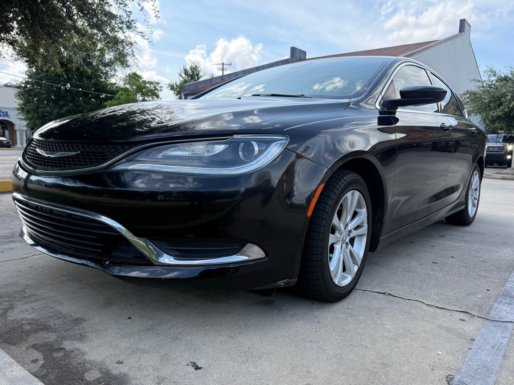 2016 Chrysler 200 Image 1