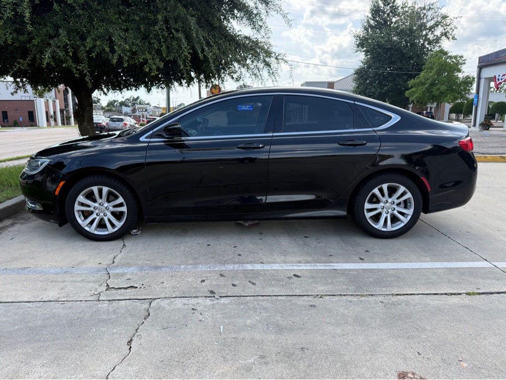 2016 Chrysler 200 Image 5