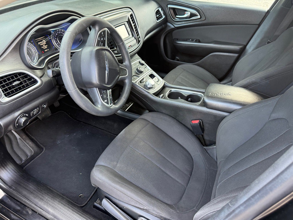 2016 Chrysler 200 Image 7