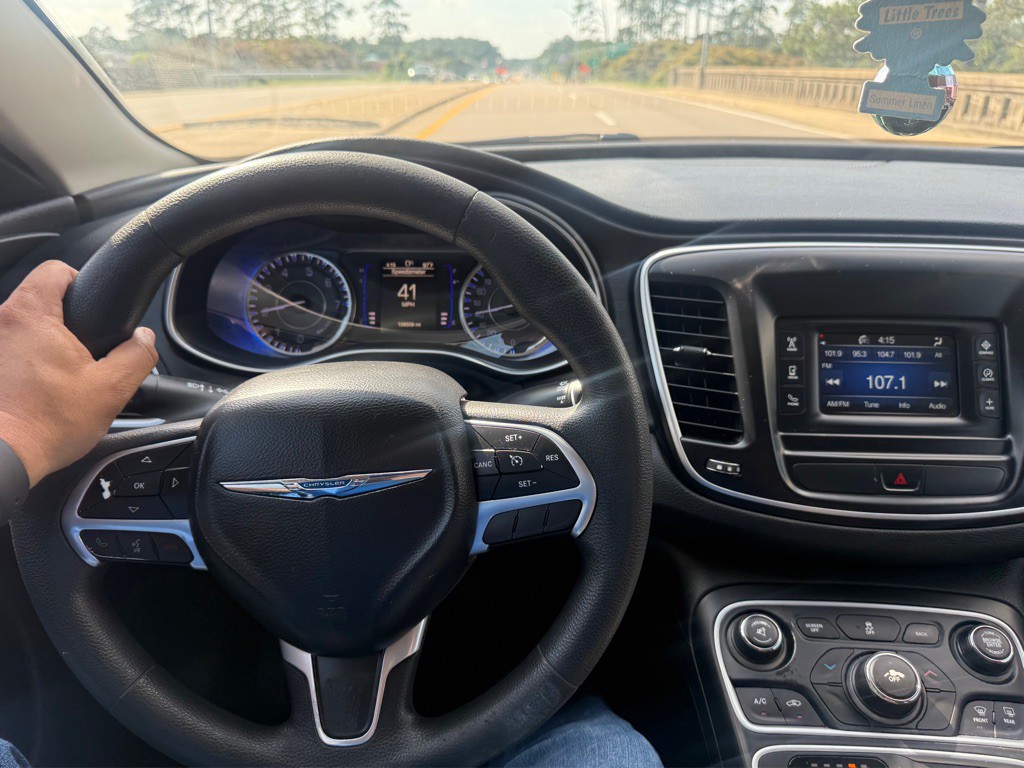2016 Chrysler 200 Image 12