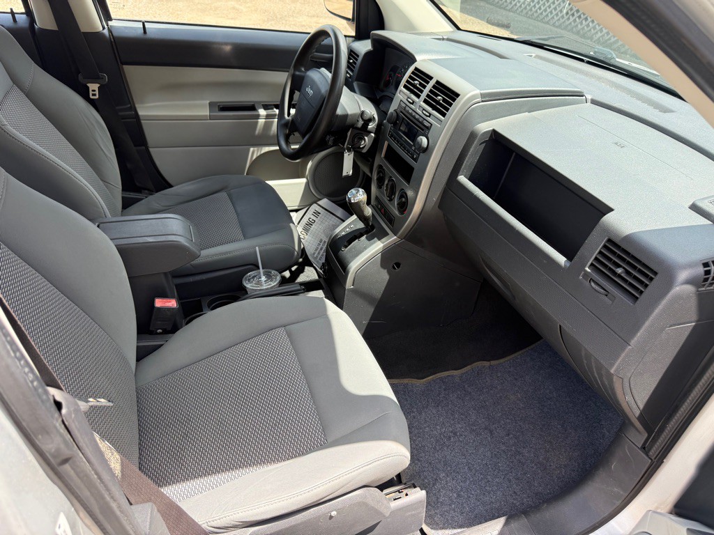 2007 Jeep Compass Image 8