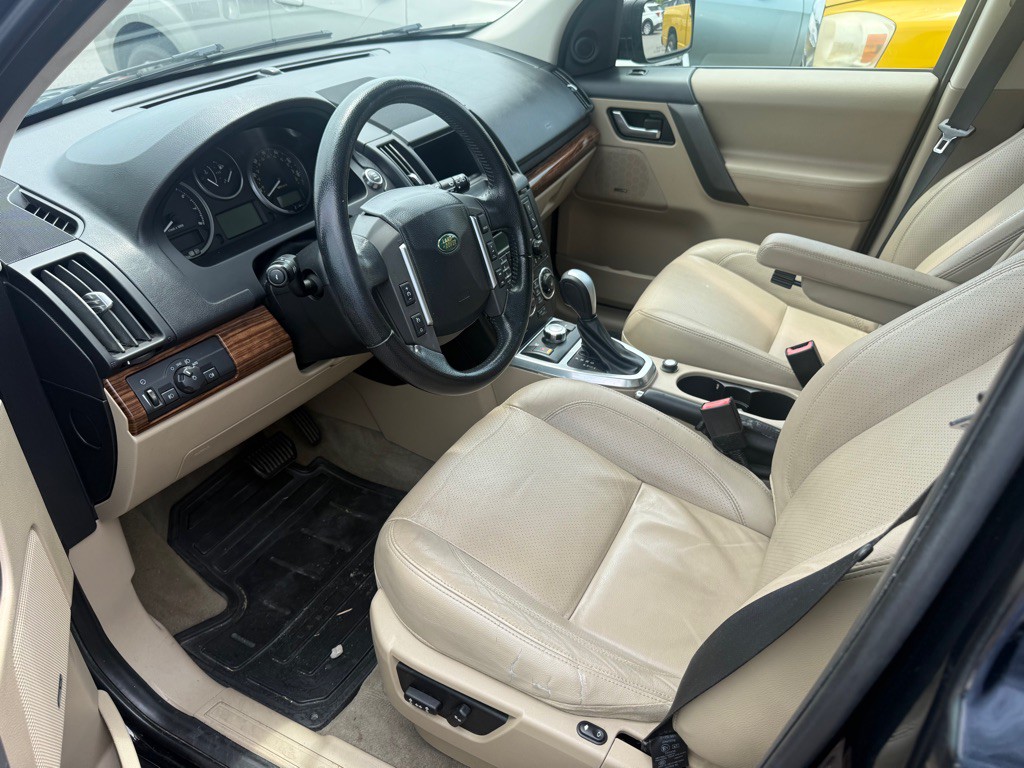 2009 Land Rover LR2 Image 10