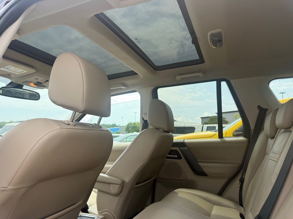 2009 Land Rover LR2 Image 12