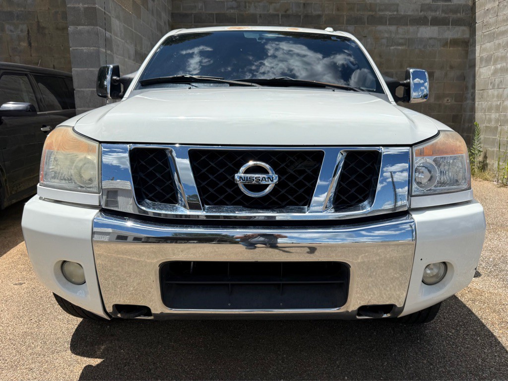 2011 Nissan Titan Image 2