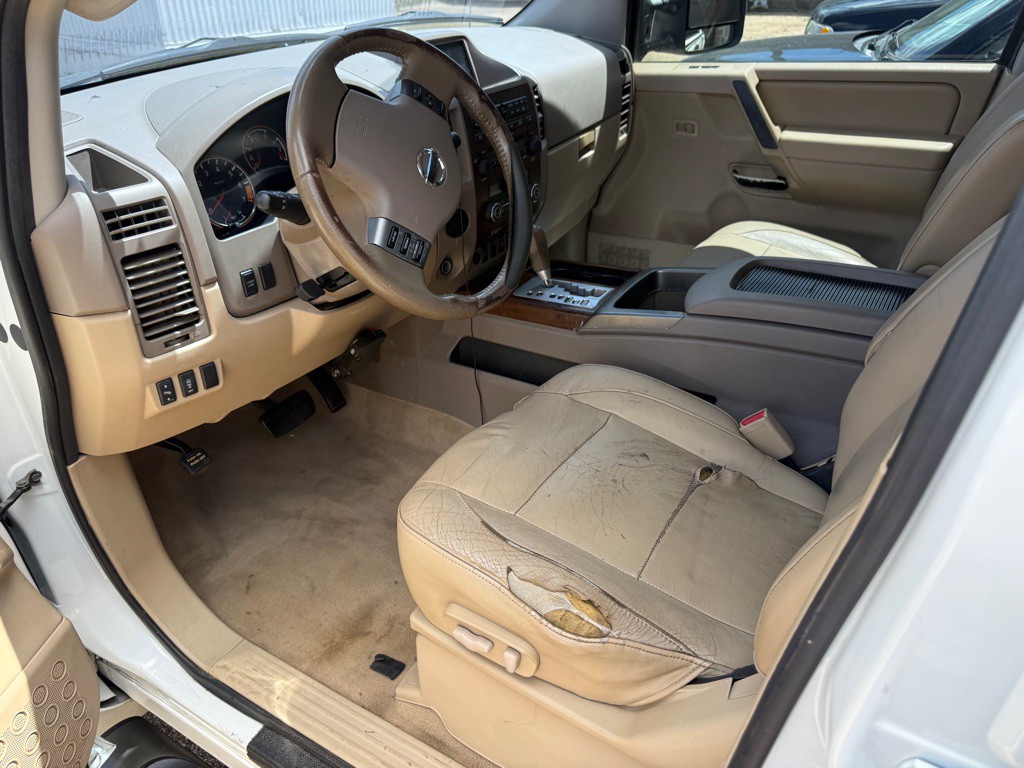 2011 Nissan Titan Image 3
