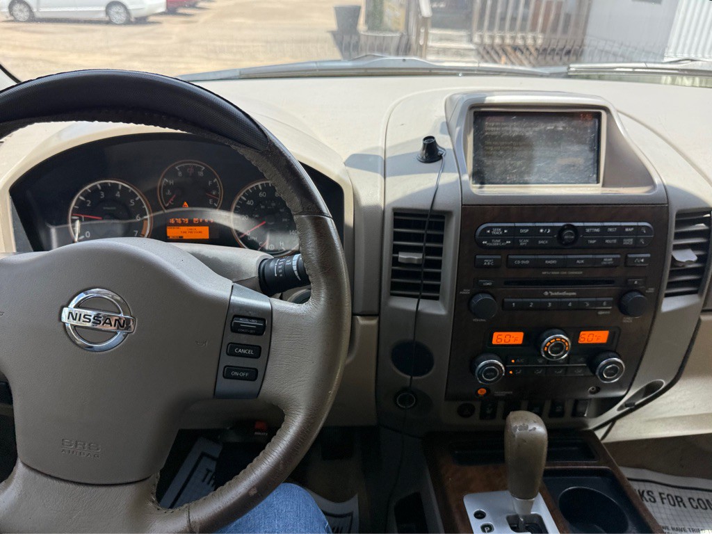 2011 Nissan Titan Image 8