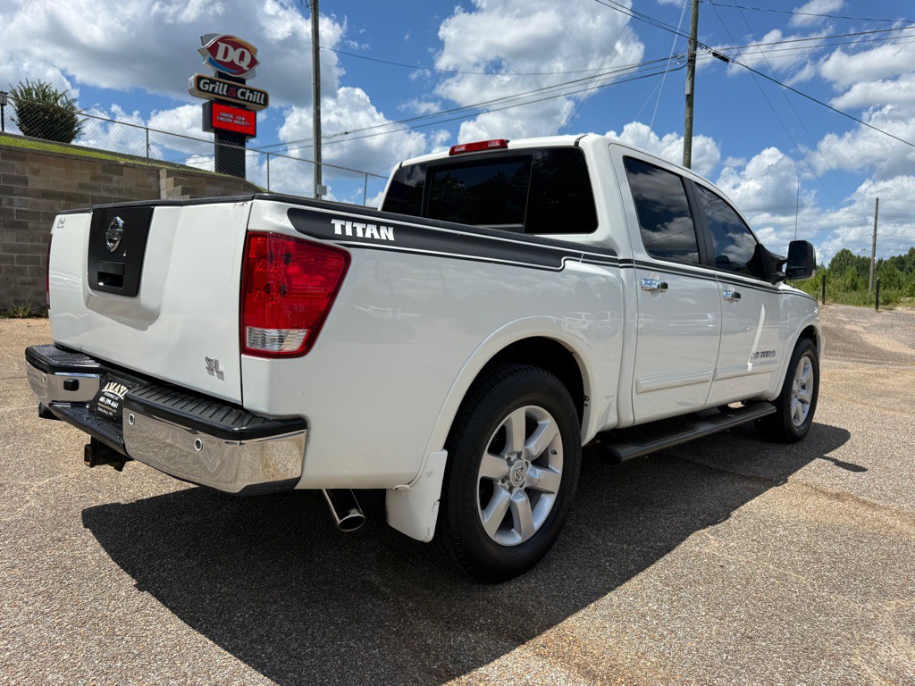 2011 Nissan Titan Image 10