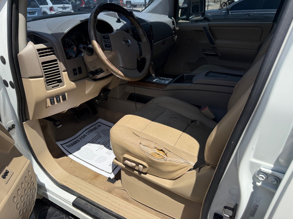 2011 Nissan Titan Image 12