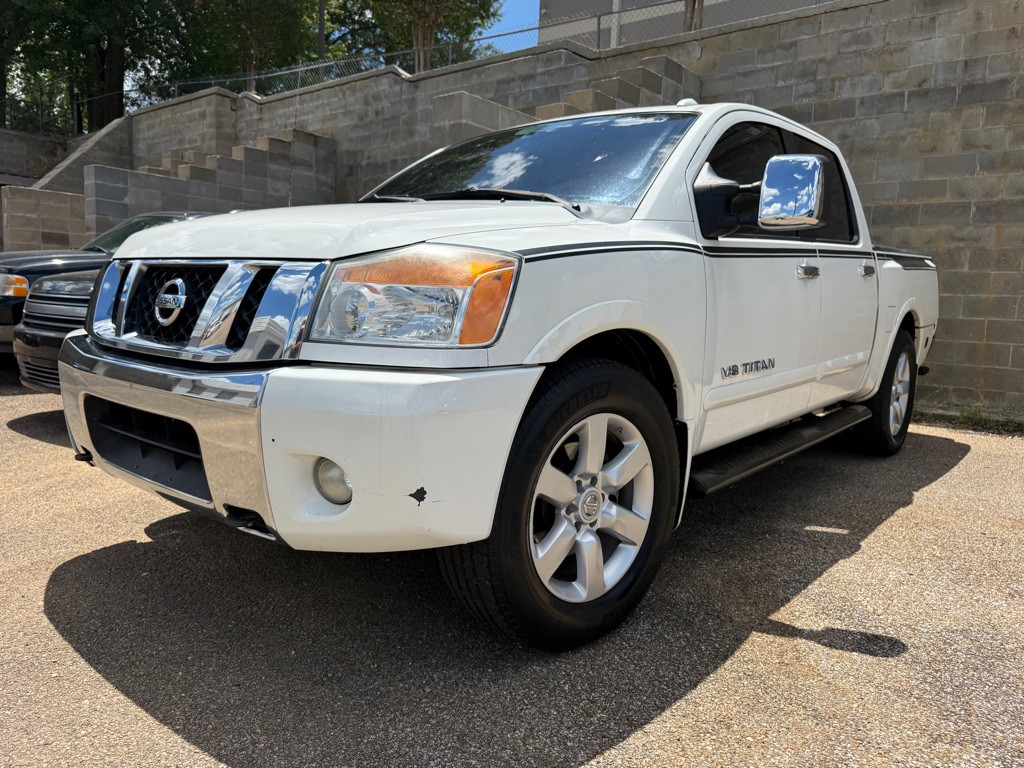 2011 Nissan Titan Image 16