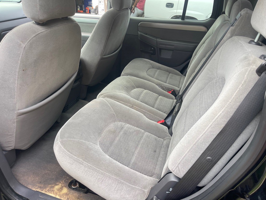 2004 Ford Explorer Image 7