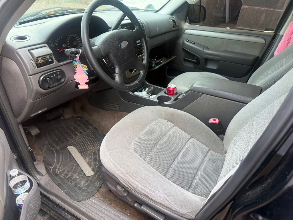 2004 Ford Explorer Image 15