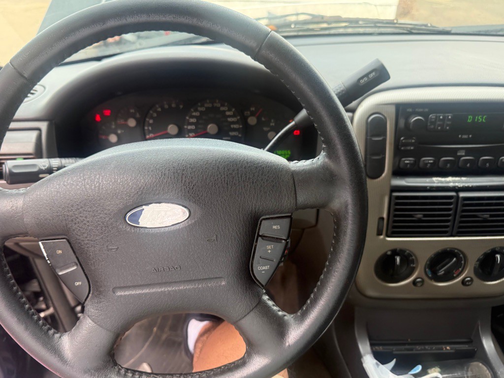 2004 Ford Explorer Image 18