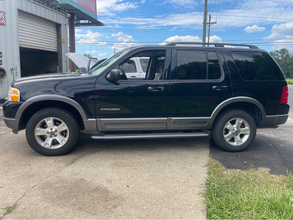 2004 Ford Explorer Image 2