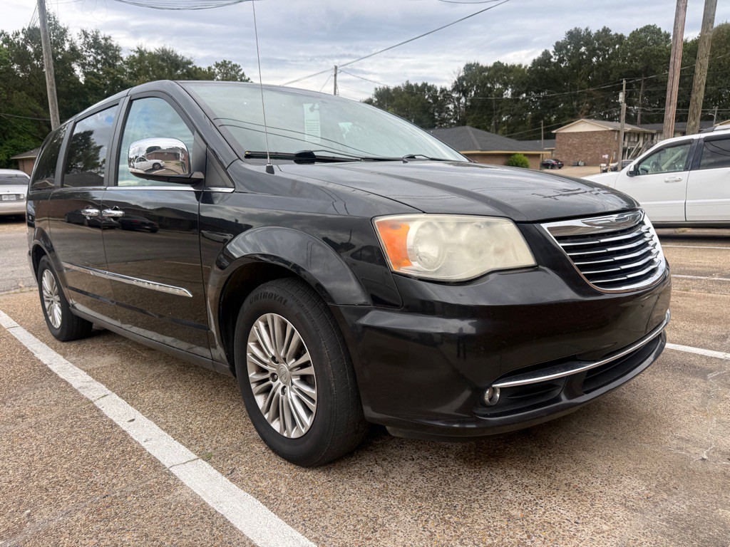 2013 Chrysler Town & Country Image 7