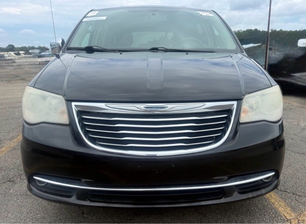 2013 Chrysler Town & Country Image 16