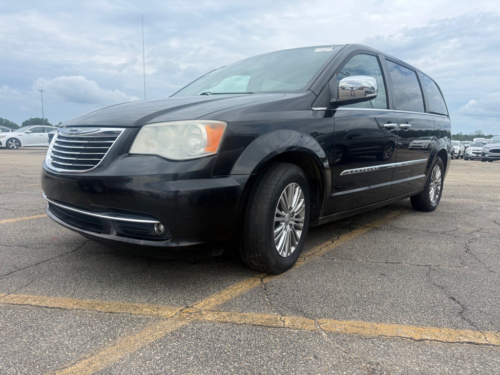 2013 Chrysler Town & Country Image 12