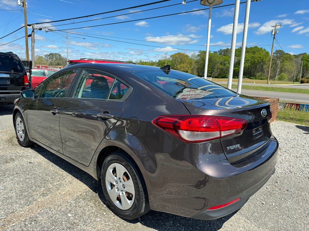 2017 Kia Forte Image 4