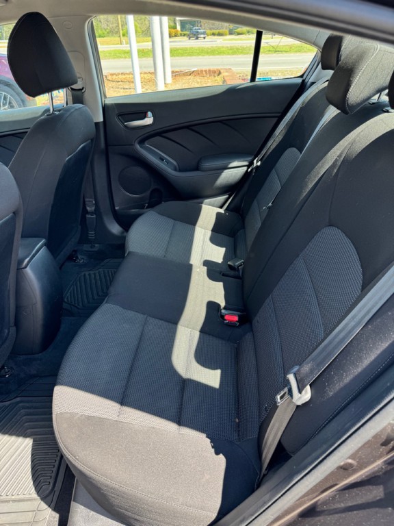 2017 Kia Forte Image 6