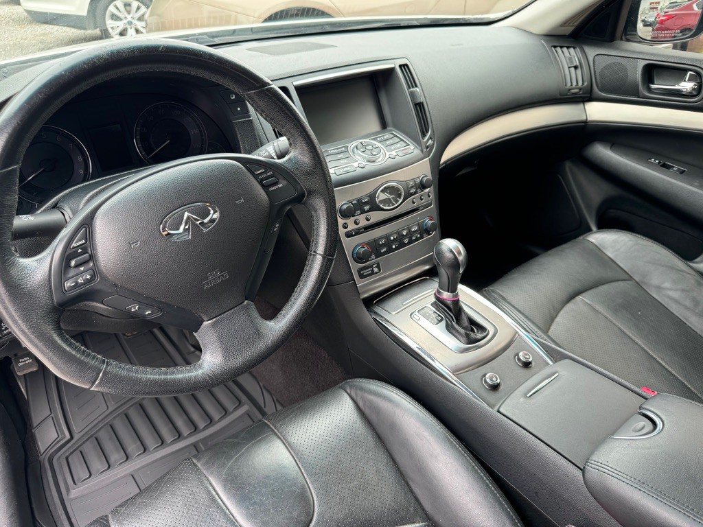 2013 INFINITI G37 Image 8