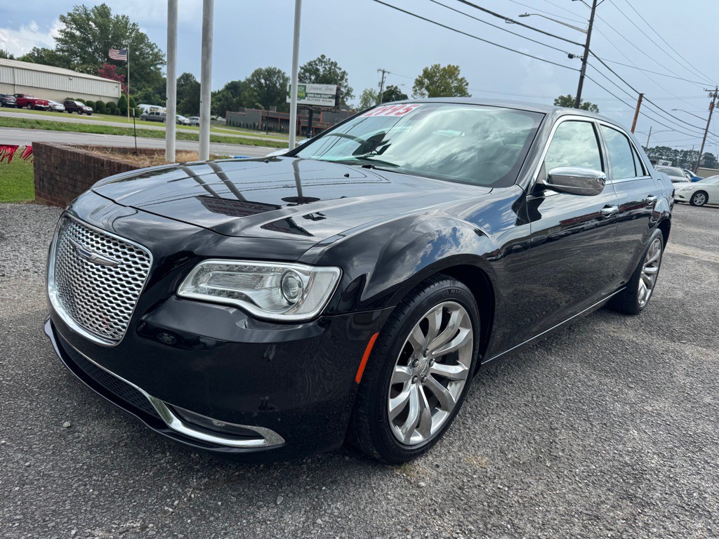 2018 Chrysler 300 Image 2