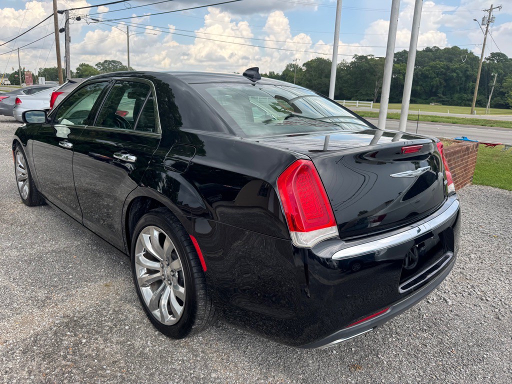 2018 Chrysler 300 Image 3