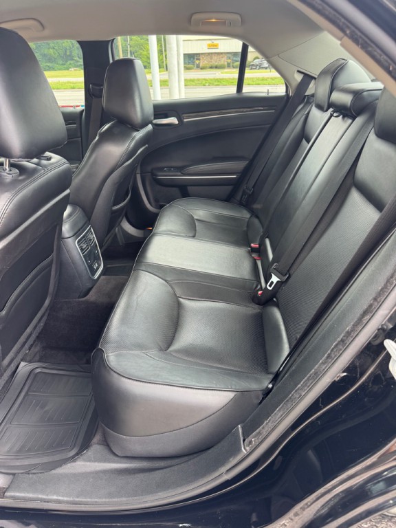 2018 Chrysler 300 Image 8