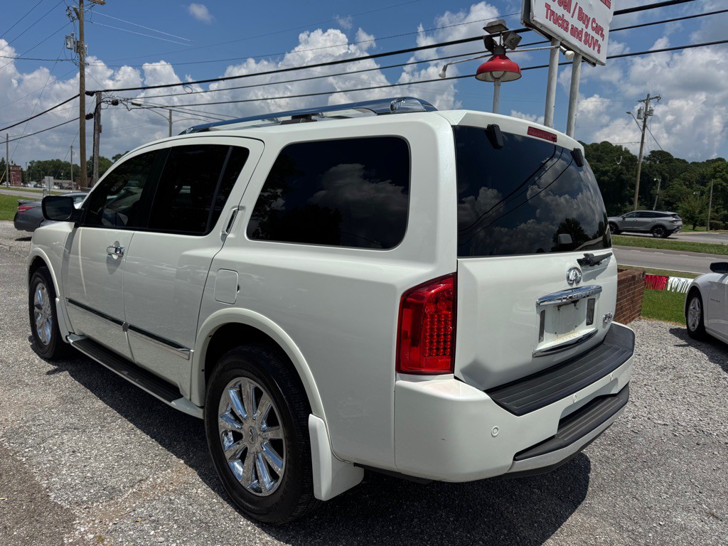 2010 INFINITI QX56 Image 3