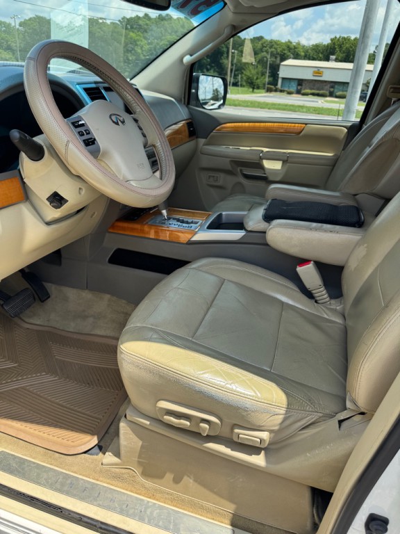 2010 INFINITI QX56 Image 8