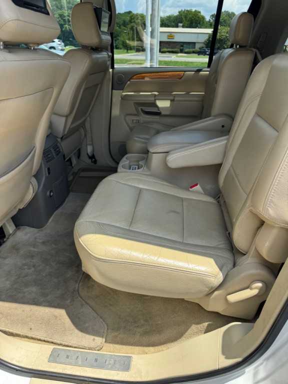 2010 INFINITI QX56 Image 9
