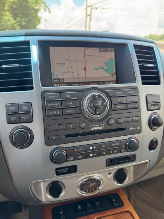 2010 INFINITI QX56 Image 11