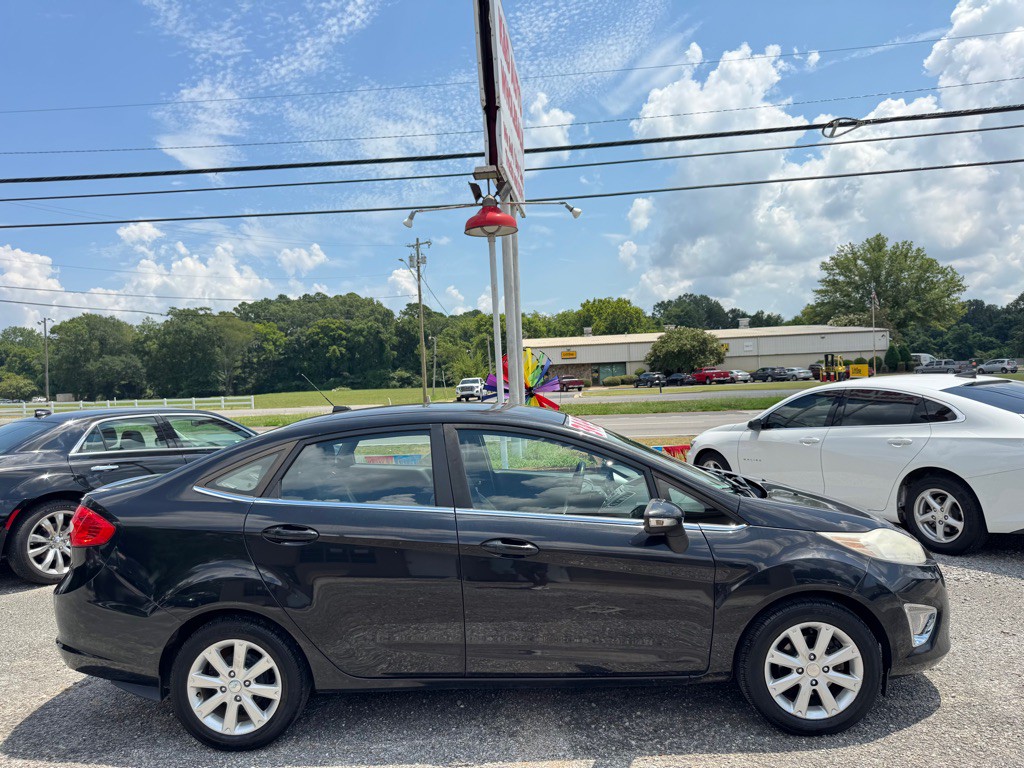 2011 Ford Fiesta Image 6
