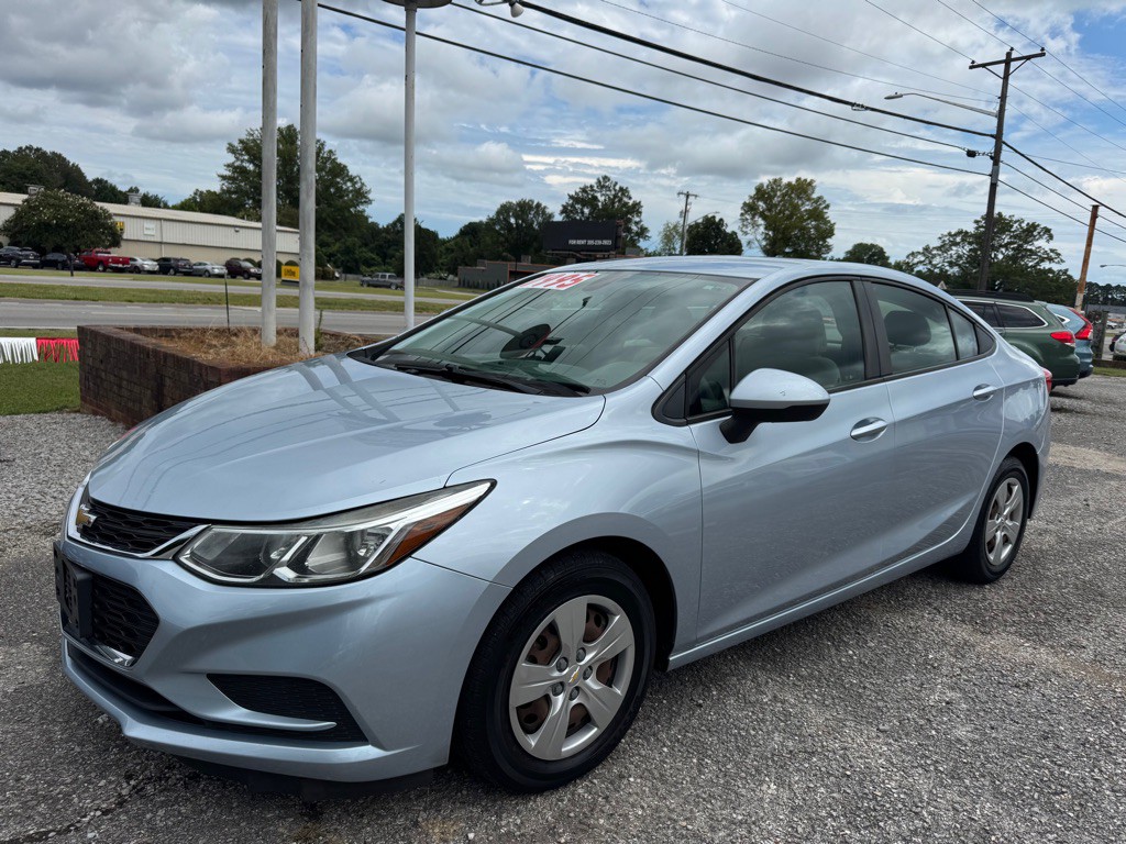2017 Chevrolet Cruze Image 2