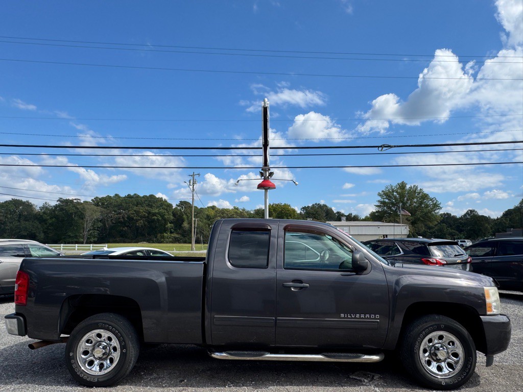 2011 Chevrolet Silverado 1500 Image 2