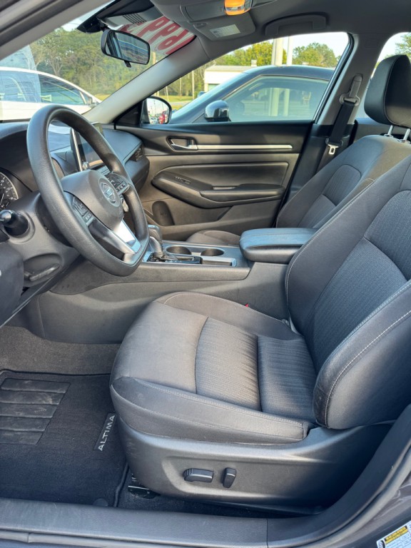 2022 Nissan Altima Image 9