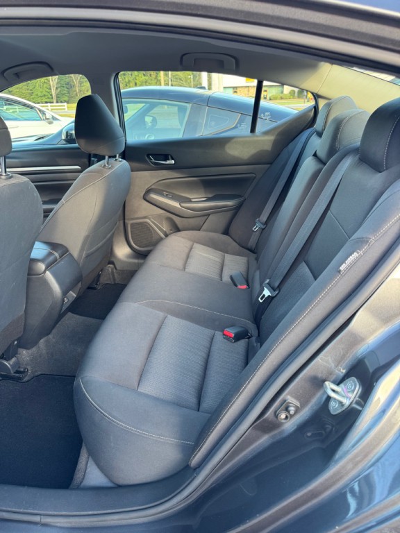 2022 Nissan Altima Image 10