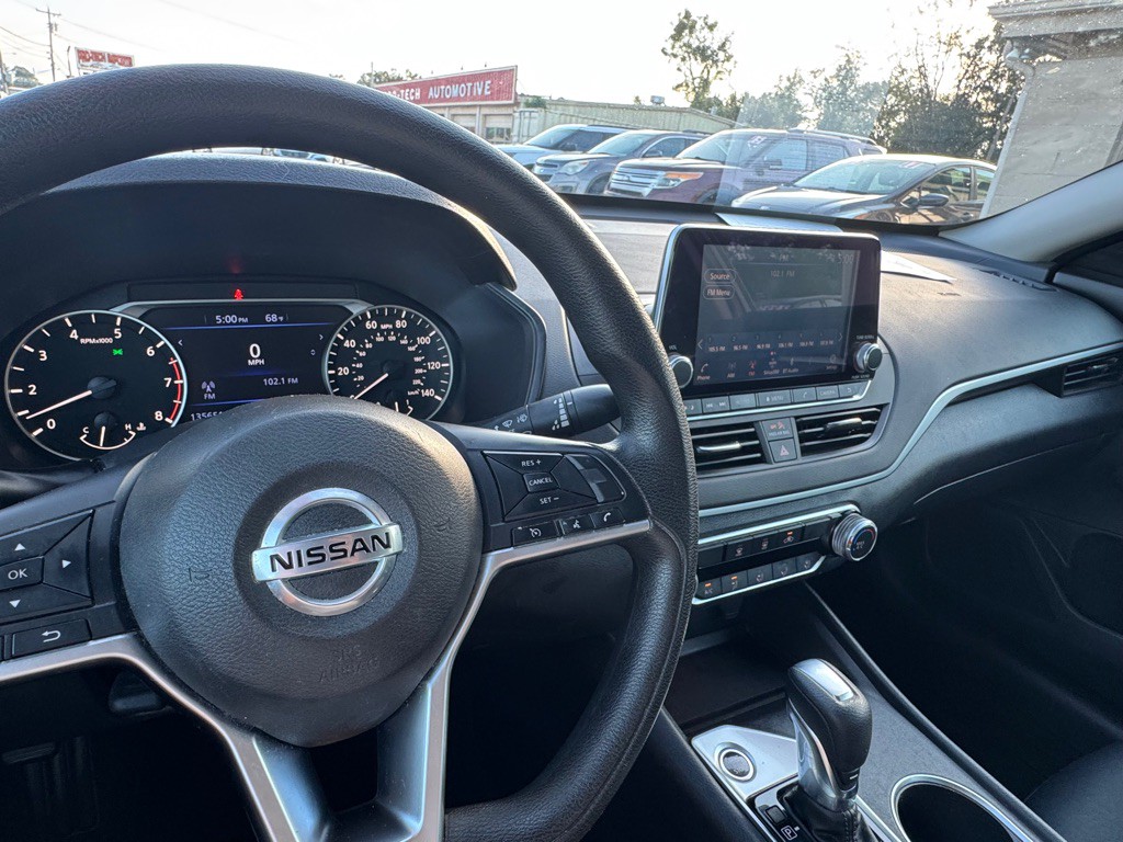 2022 Nissan Altima Image 12