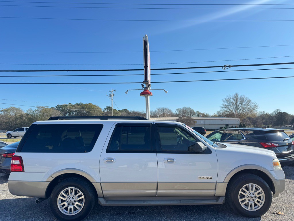 2007 Ford Expedition Image 2