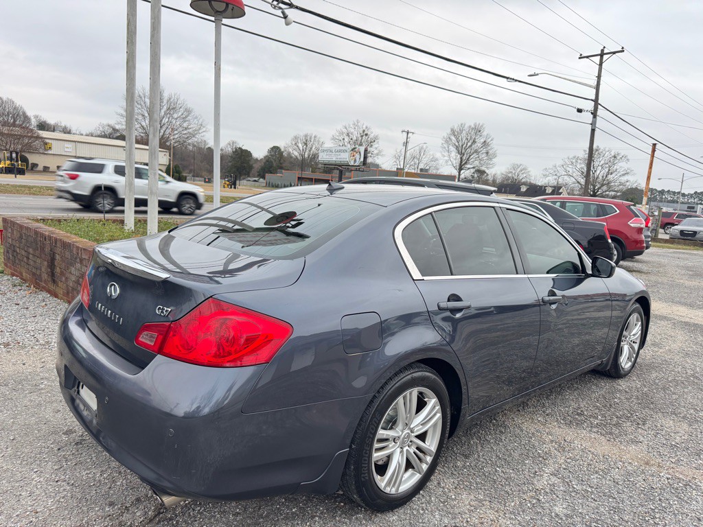 2011 INFINITI G37 Image 5