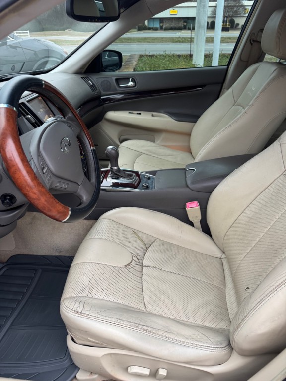 2011 INFINITI G37 Image 8
