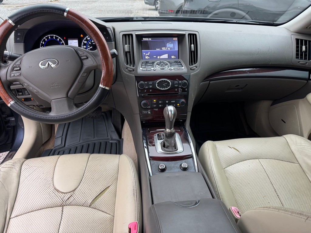 2011 INFINITI G37 Image 10